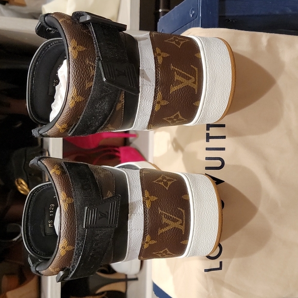 Louis Vuitton Rivoli sneakers - Picture 6 of 11